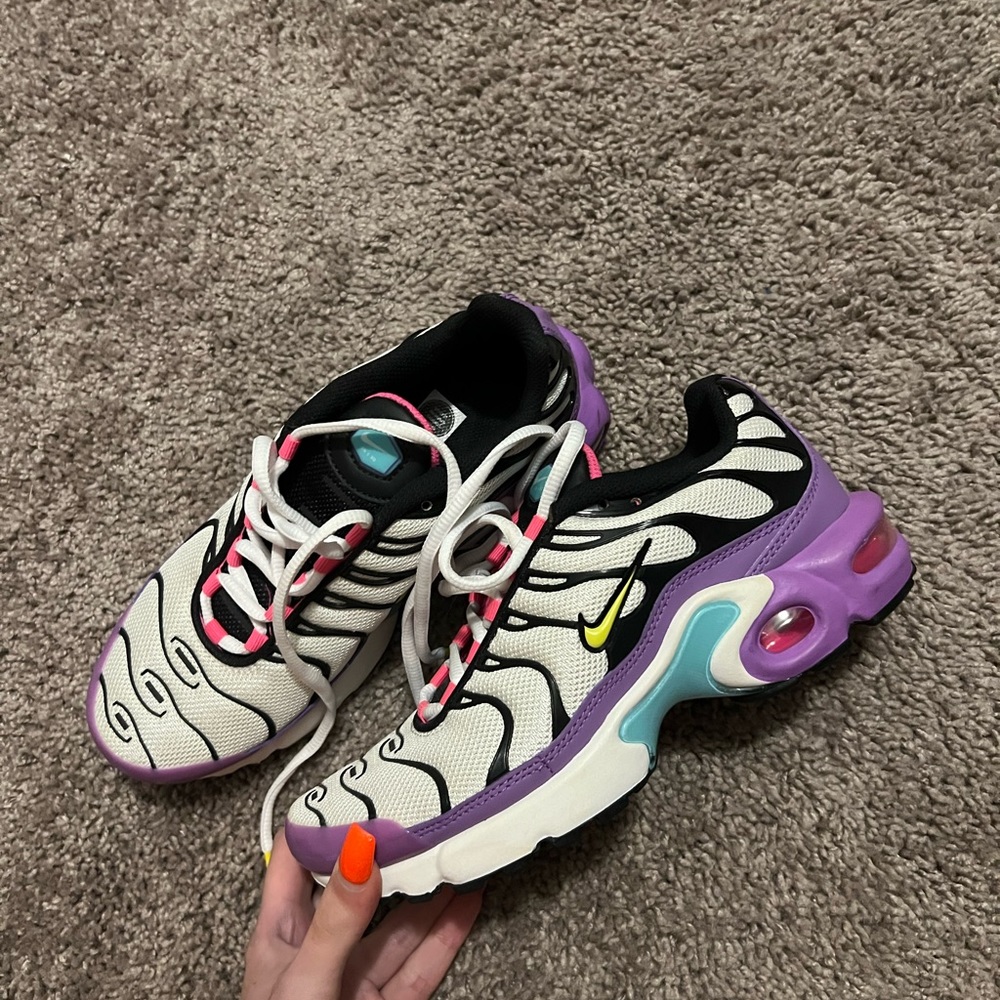 Nike air max plus size 6 women